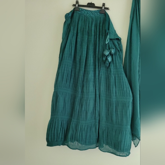 Georgette Pletting Pattern Lehenga Choli with Sequins-Thread Embroidered Green - Picture 4 of 7